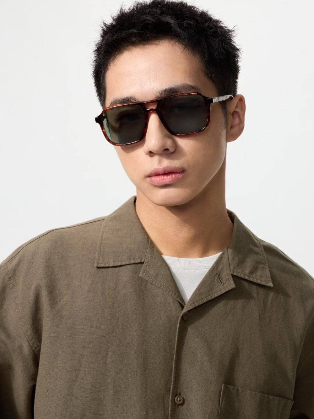 Uniqlo Double Bridge Tortoiseshell Frame Sunglasses with Dark Gray Lenses - Picture 5 of 9